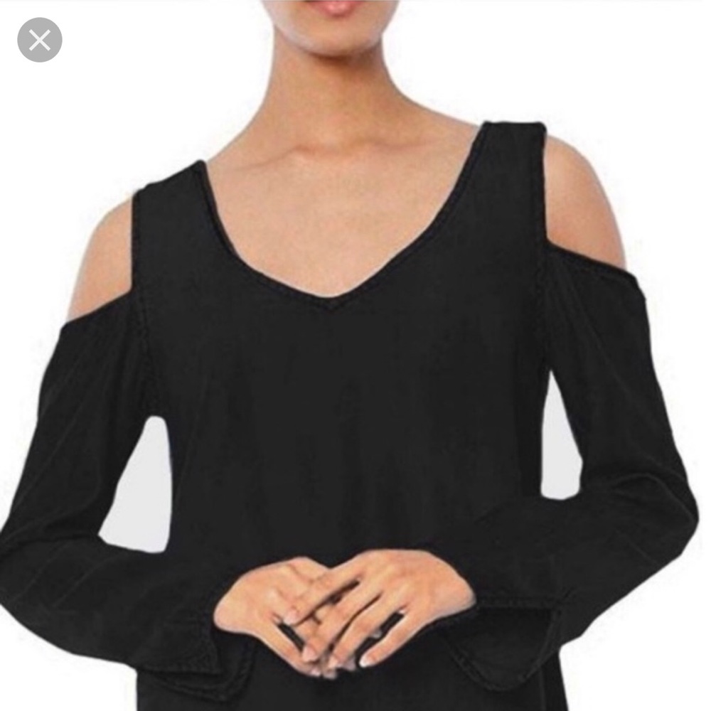 Cloth & Stone Cold Shoulder Top
